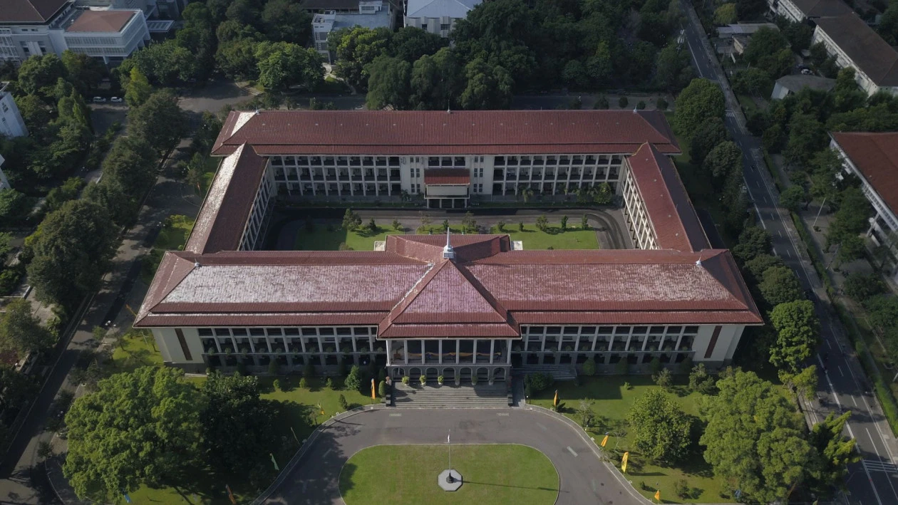 System, Proyektor dan Raise Floor Gedung Learning Centre FakultasEkonomika dan Bisnis Universitas Gajah Mada – Yogyakarta